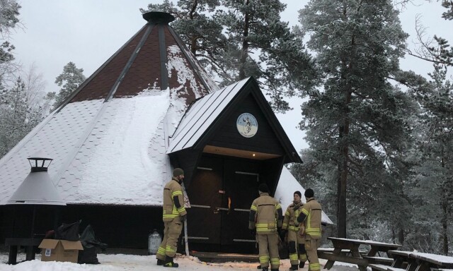 - Stukket ned foran et titall vitner